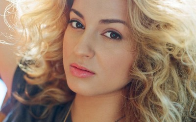 She Listens: Unbreakable Smile by Tori Kelly